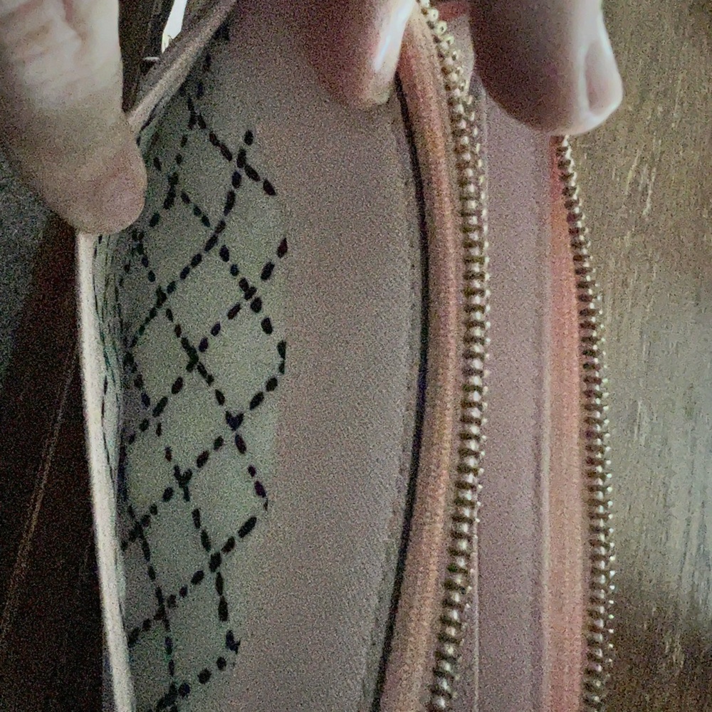 Light pink Kate Spade wallet. Like new.